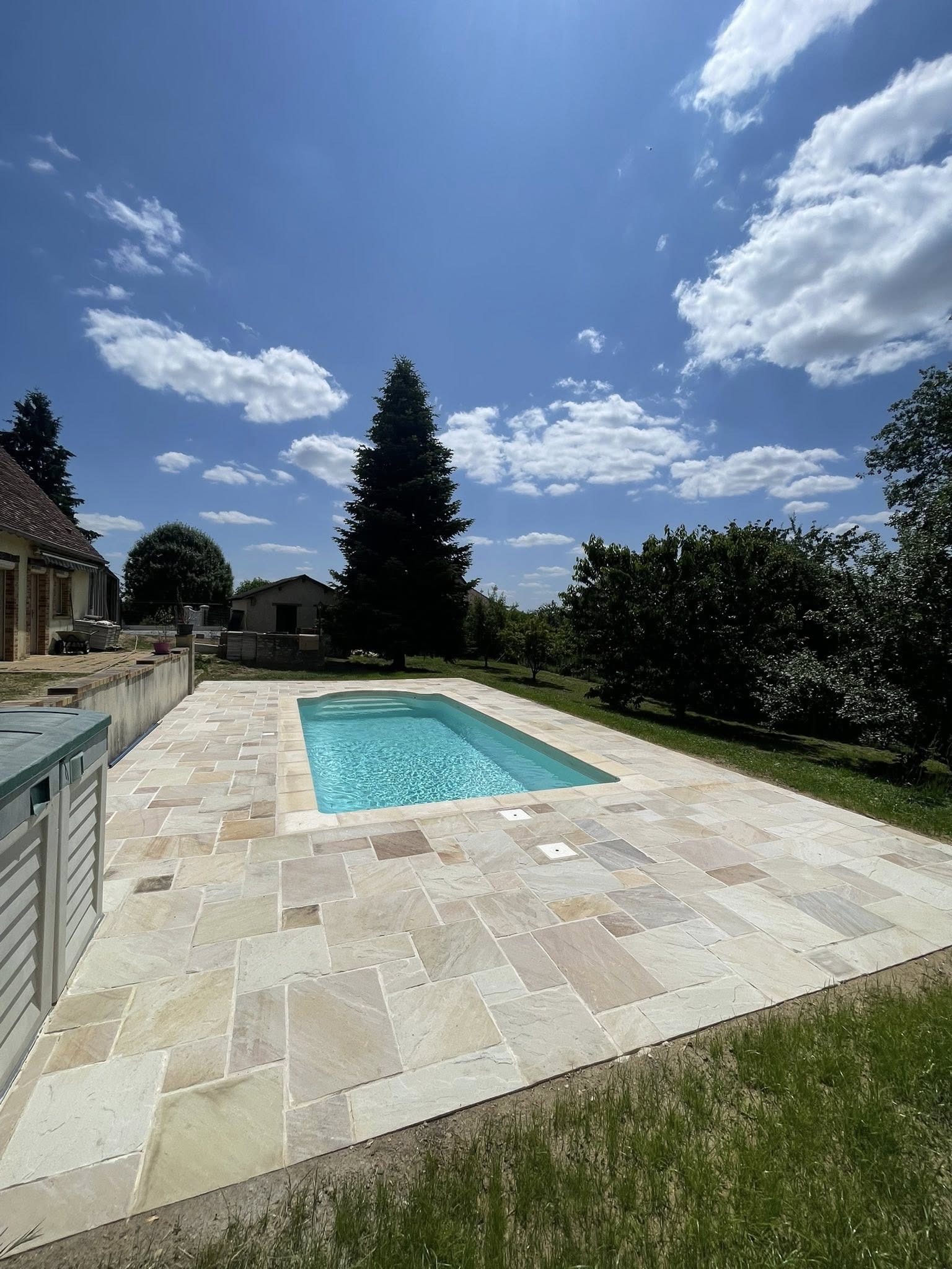 Piscine extérieure après