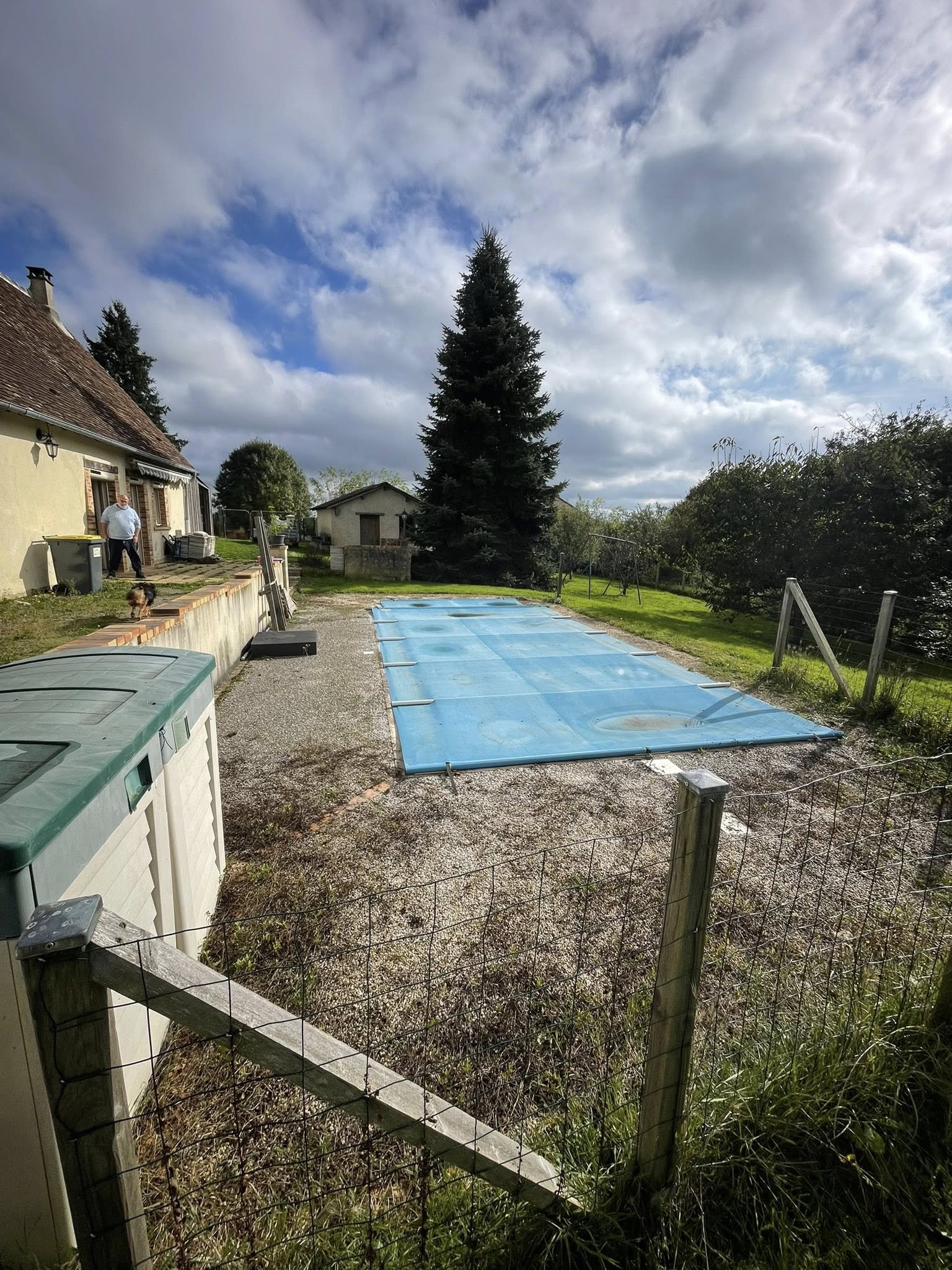 piscine extérieure avant